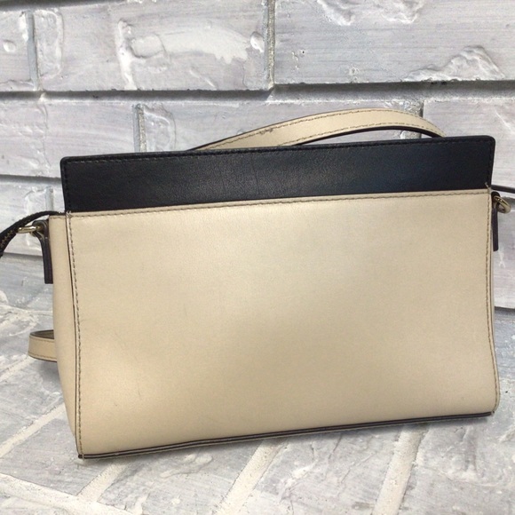 👛🥂 HOST PICK 👛🥂KATE SPADE LEATHER CREAM AND BLACK CROSSBODY BAG EUC - Picture 3 of 14